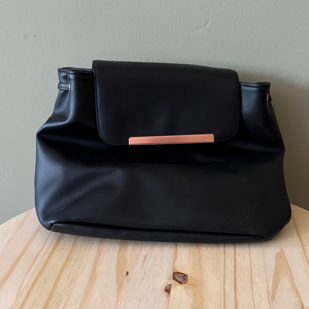 Classic Black Women's Shoulder Bag with Rose Gold Accent